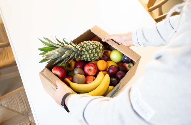 Sundsnack Firmafrugt - Kasse med frugt